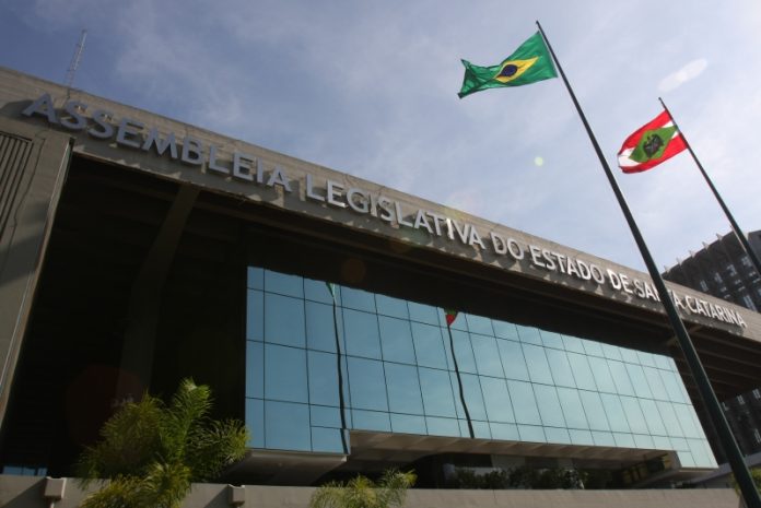alesc-define-o-rito-para-o-impeachment-de-carlos-moises
