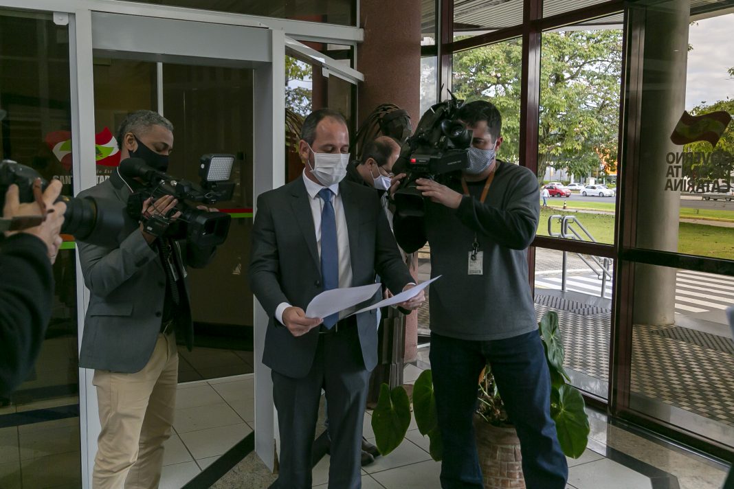 fotonoticia_300720_entrega_impeachment_FQ6