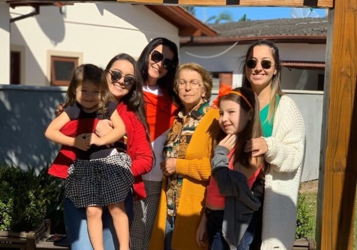 fc2a36_5253265d01cc45f2940b821a624d3068_mv2