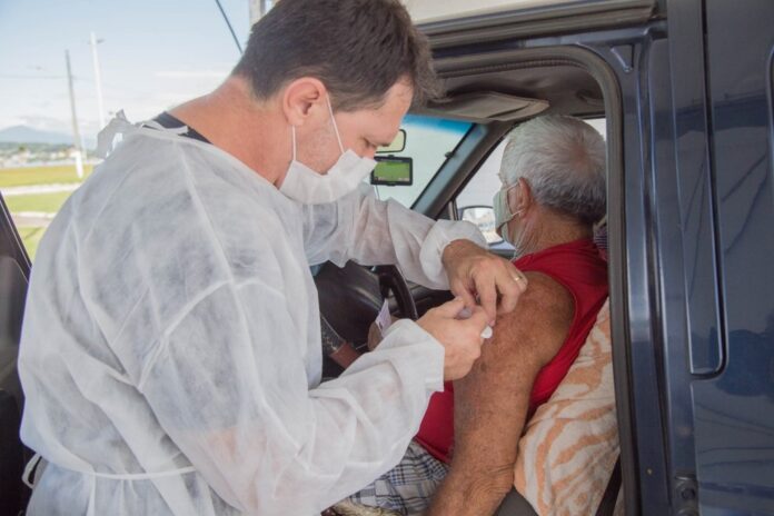 vacinacao-em-drive-thru-de-sao-jose