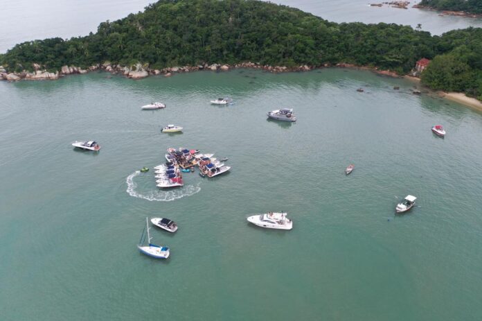 festa-clandestina-alto-mar-5