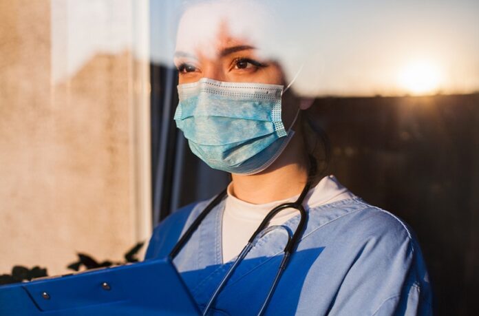 medica-covid-profissional-coronavirus