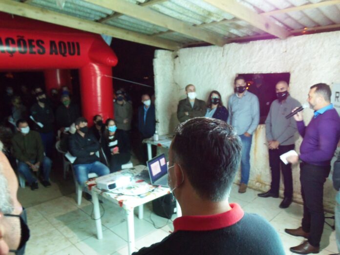 8b08ef5a-cd7e-4daa-bc46-cc612bd0b92e