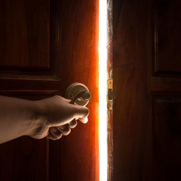 como_abrir_uma_porta_fechada_sem_chave_11786_600_square