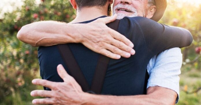 pai-pede-ajuda-conversar-filho-gay-1