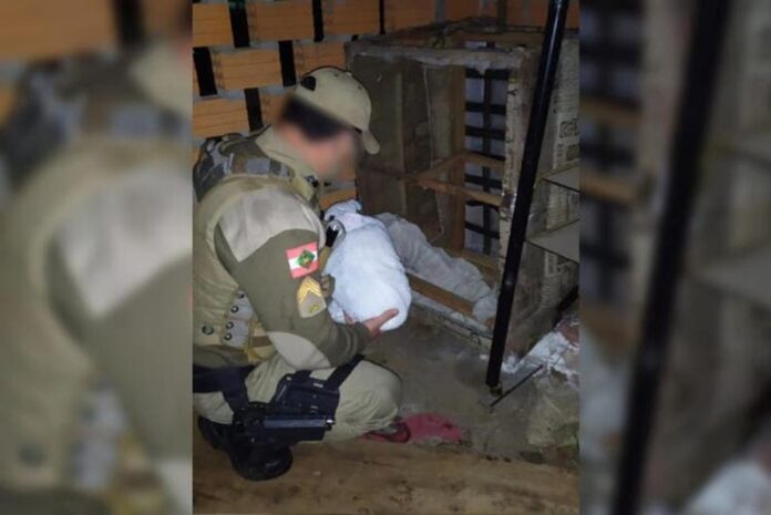 bebe-abandonado-tres-barras-0