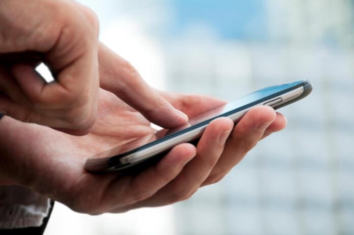 servicos-bancarios-por-celular-sao-acessados-por-65--dos-brasileiros-1570713150