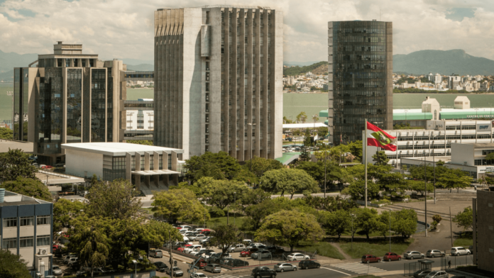 5e5d0a8c04559-1000x563-ffffff