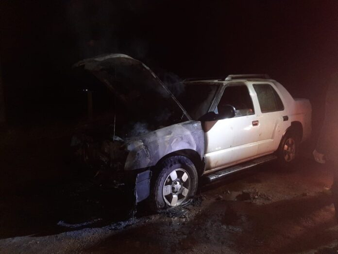 incendio-em-caminhonete-e-registrado-em-passo-de-torres