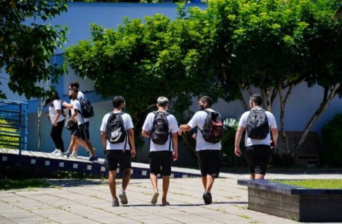 estudantes_aulas__20210920_1001126488 (1)