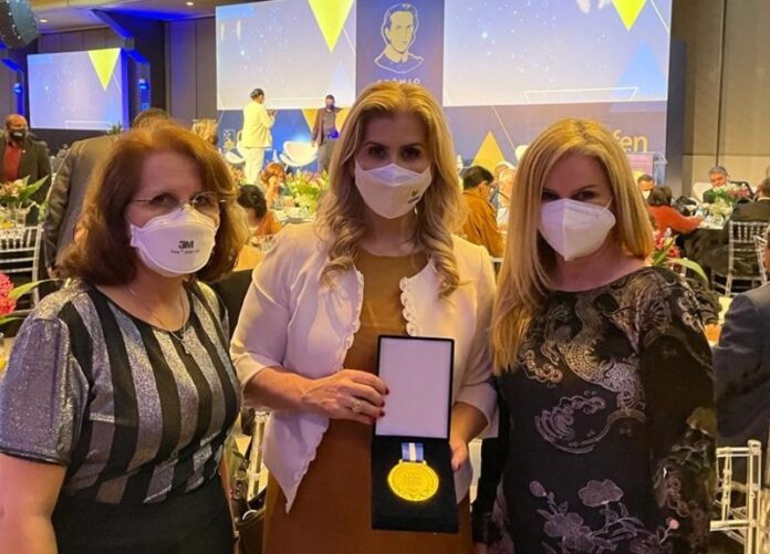 premio-anna-nery-luciane-ceretta