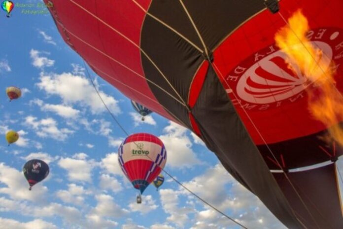Falta-pouco-para-mais-um-Festival-de-Balonismo-em-Torres-01-696x464