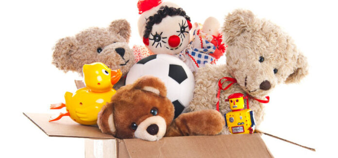 brinquedos-em-uma-caixa