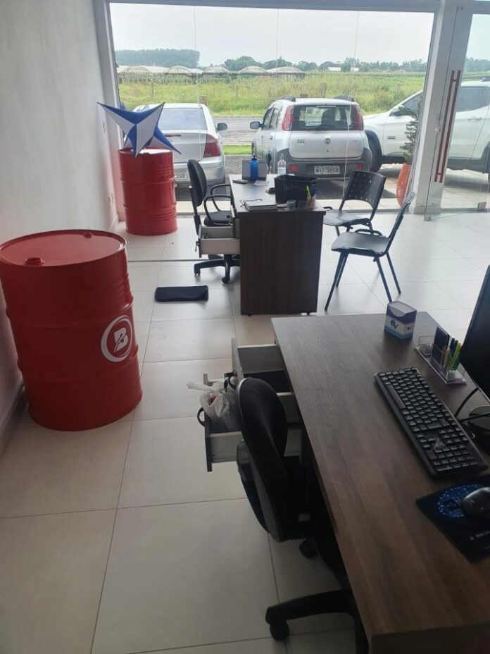 ed2cab85-9dd4-4f67-a83f-00becb87fdba