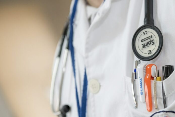 doctor-g6ecdd979a-1920-800x533