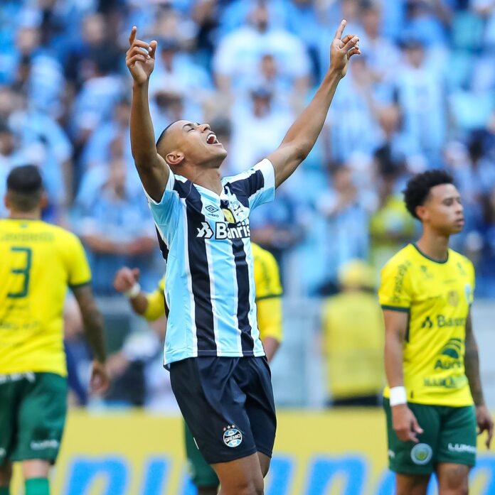 bruno-alves-comemora-gol-do-gremio-na-final-do-campeonato-gaucho-contra-o-ypiranga-1648933791632_v2_1x1