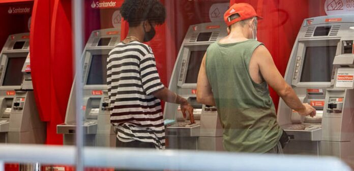 r7-bancos-caixa-eletronico-luz-sp-1500-25022022112912508-1140x550