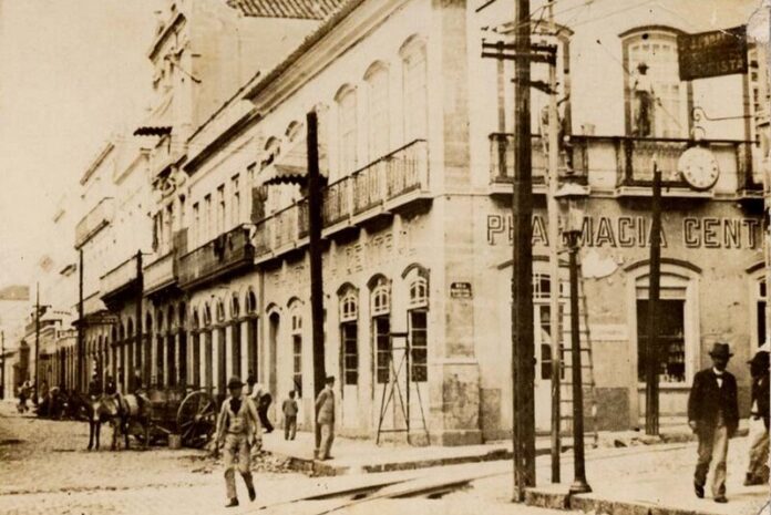 11016010625_f199429318_c