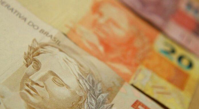 1_15102014dinheirofotomarcossantos006-18739358