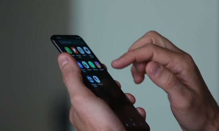uso_de_smartphone_e_celular050720211245 (2) (1)