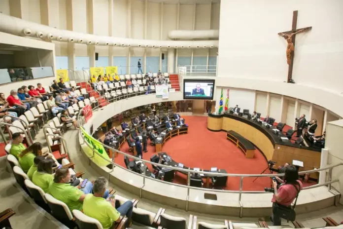 fotonoticia_220323_Sessao_Ordinaria_RZE24