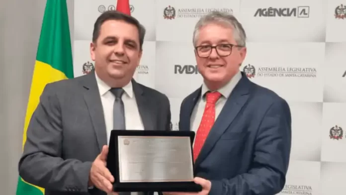 20230413-capaaa-696x392