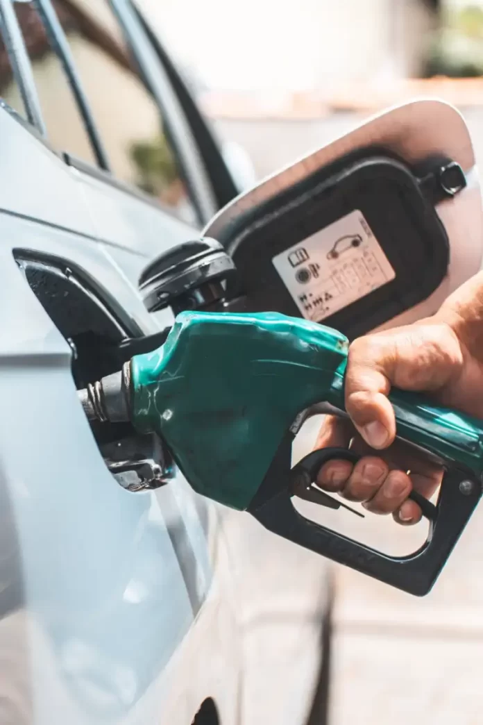 litro-de-gasolina-sobe-1675093802712_v2_4x3