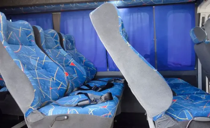 bancos-de-onibus-coloridos-tricurioso