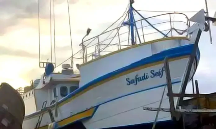 barco-naufraga-com-12-pessoas