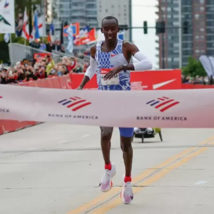 queniano-kelvin-kiptum-vence-prova-em-chicago-e-crava-o-novo-recorde-mundial-na-maratona-1696778087486_v2_450x450.jpg