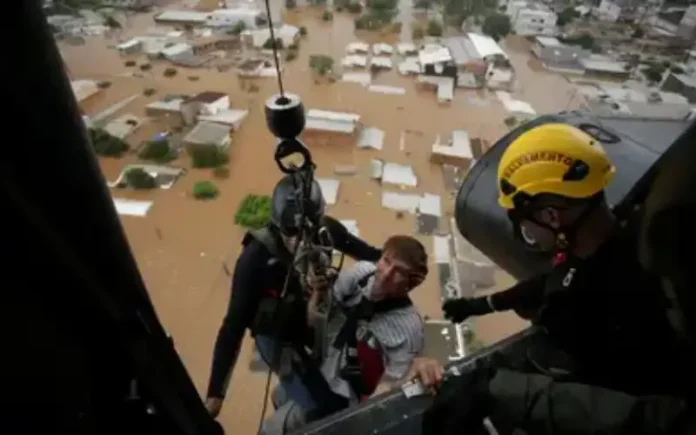 2024-05-04t220259z_1_lynxmpek430au_rtroptp_4_geral-rs-chuvas-4demaio (1)