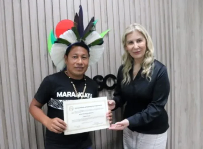 25-09-2023-entrega-certificado-mestrado-indigena-fabiano-marciano-bortolin-103-400x293