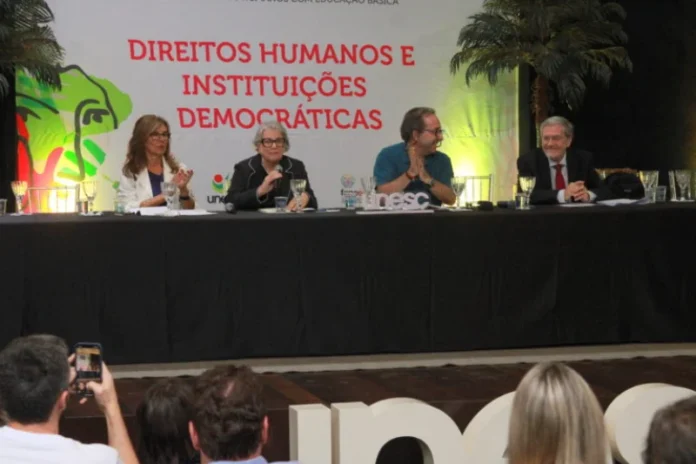 2392024-seminario-internacional-ppgd-unesc-mayara-99-768x512