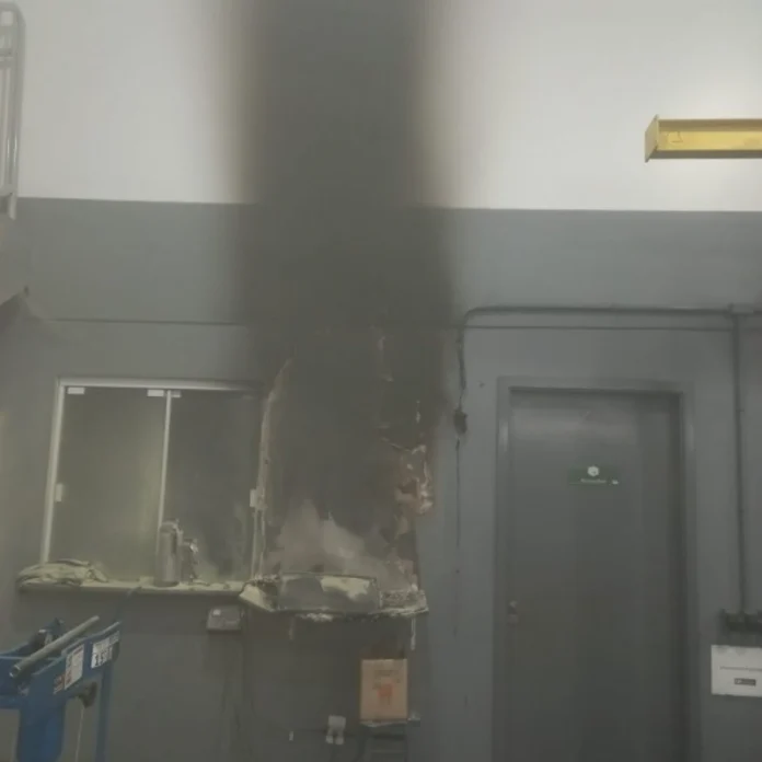 incendio-causa-danos-em-edificacao-comercial-de-icara (1)