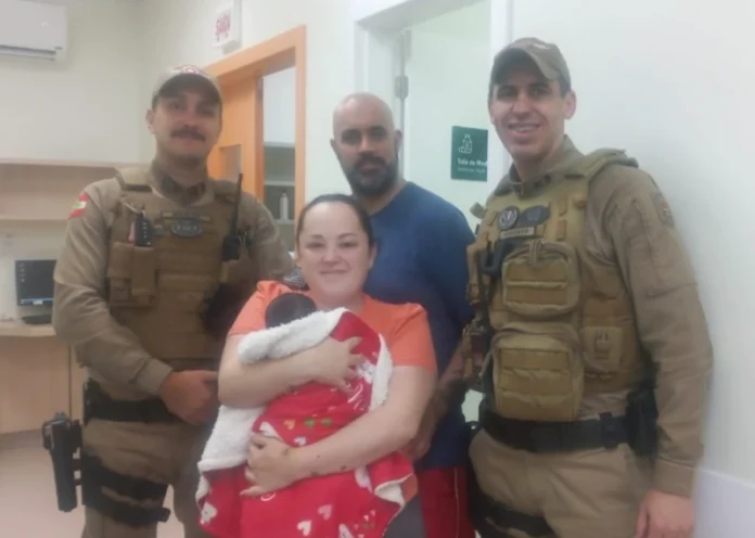 policiais-militares-salvam-bebe-de-sete-dias-em-criciuma-20240917093950