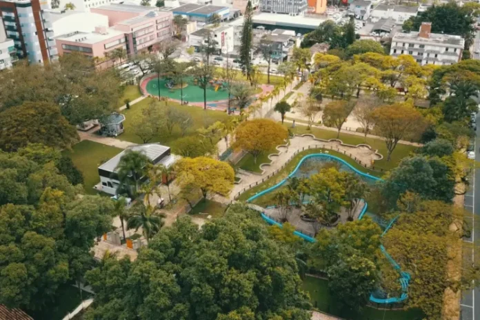 24 - Prefeitura de Criciúma assina ordem de serviço para construção de banheiros públicos na Praça do Congresso