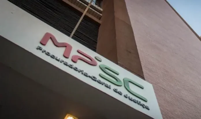 morro-da-fumaca-liminar-determina-que-diretora-escolar-seja-afastada-por-omitir-atos-infracionais