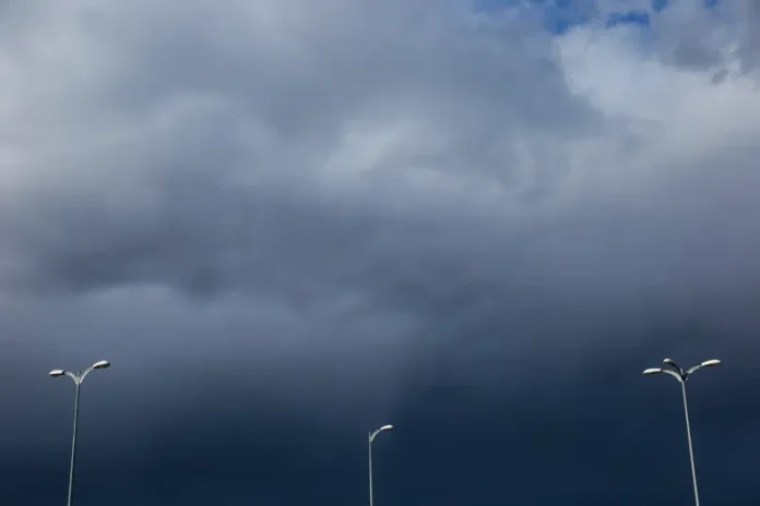 streetlights-cloudy-day