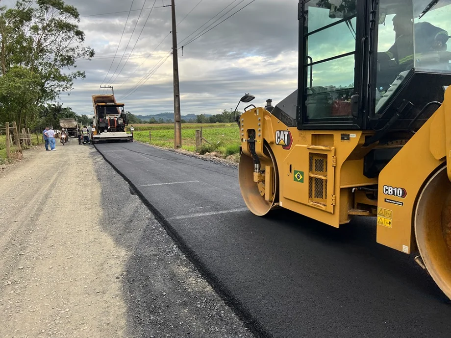 f9dd8a59-f29b-4825-98d1-71960497d236