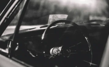 Por que o porta-luvas do carro tem esse nome?