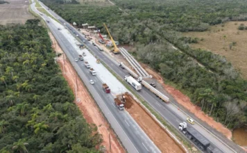 ViaCosteira realiza operação de içamento de vigas na BR-101 em Paulo Lopes nesta terça-feira (19)