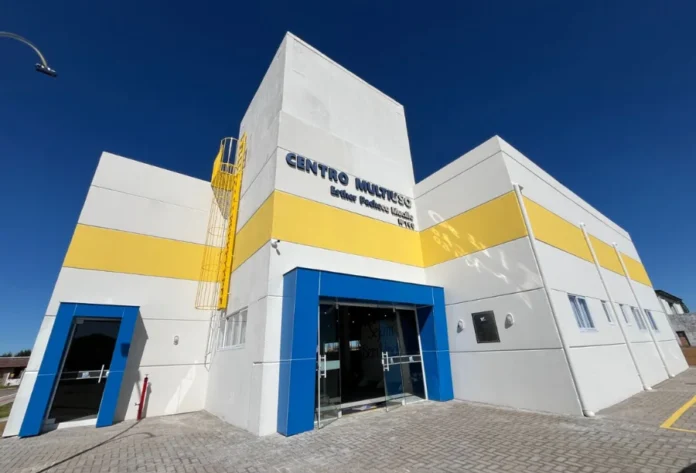 Arroio do Silva Capacitação gratuita em IA para otimizar negócios Fachada do Centro Multiuso Esther Pedone Kunda, em Arroio do Silva, local do curso de capacitação gratuita em Inteligência Artificial.