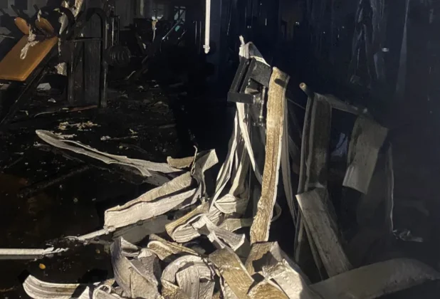 Interior da academia do Clube Grêmio Fronteira em Araranguá após ser atingida por um incêndio.
