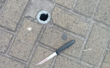 Morador de rua é assassinado após discussão em Sombrio Faca suja de sangue apreendida pela PM, usada no homicídio de Ismael dos Santos Machado em Sombrio.