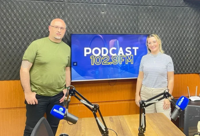 Neuropsicóloga debate TEA e urgência do diagnóstico tardio Entrevista ao vivo no Podcast 102.9 FM com a neuropsicóloga sobre conscientização do Transtorno do Espectro Autista.