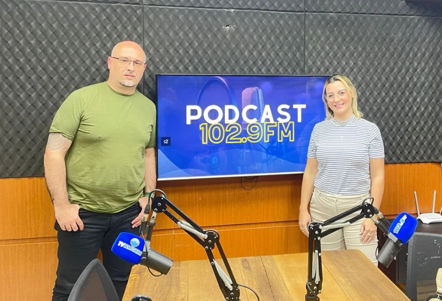 Neuropsicóloga debate TEA e urgência do diagnóstico tardio Entrevista ao vivo no Podcast 102.9 FM com a neuropsicóloga sobre conscientização do Transtorno do Espectro Autista.