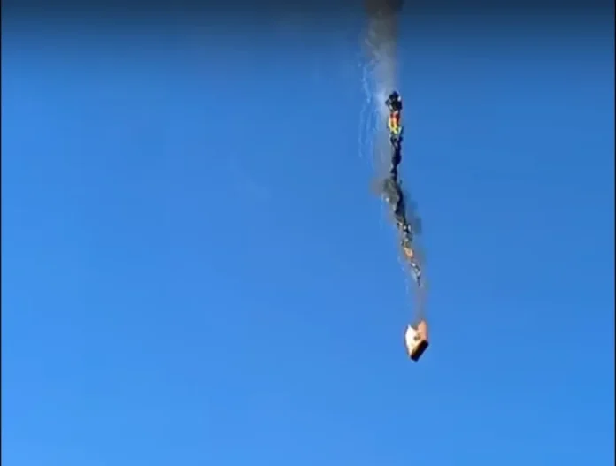 Polícia encerra inquérito de incêndio em balão de Praia Grande Momento da queda de balão em Praia Grande