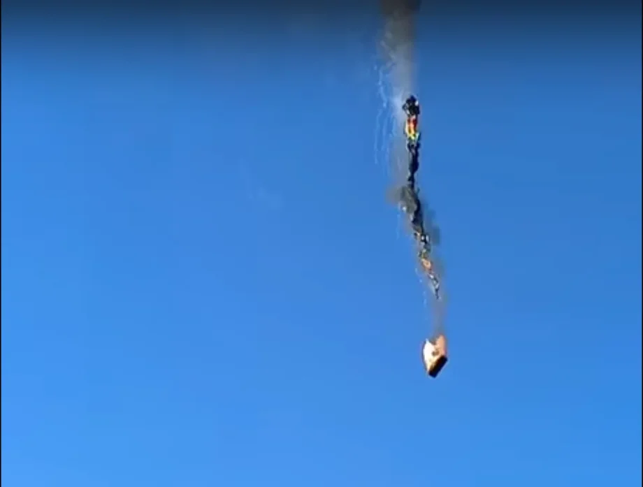 Momento da queda de balão em Praia Grande
