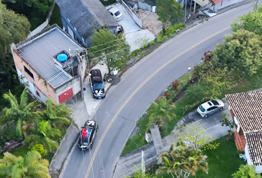Traficantes são presos em Criciúma e Siderópolis em operação Helicóptero do Serviço Aeropolicial (SAER) da Polícia Civil dando suporte em operação contra o tráfico.