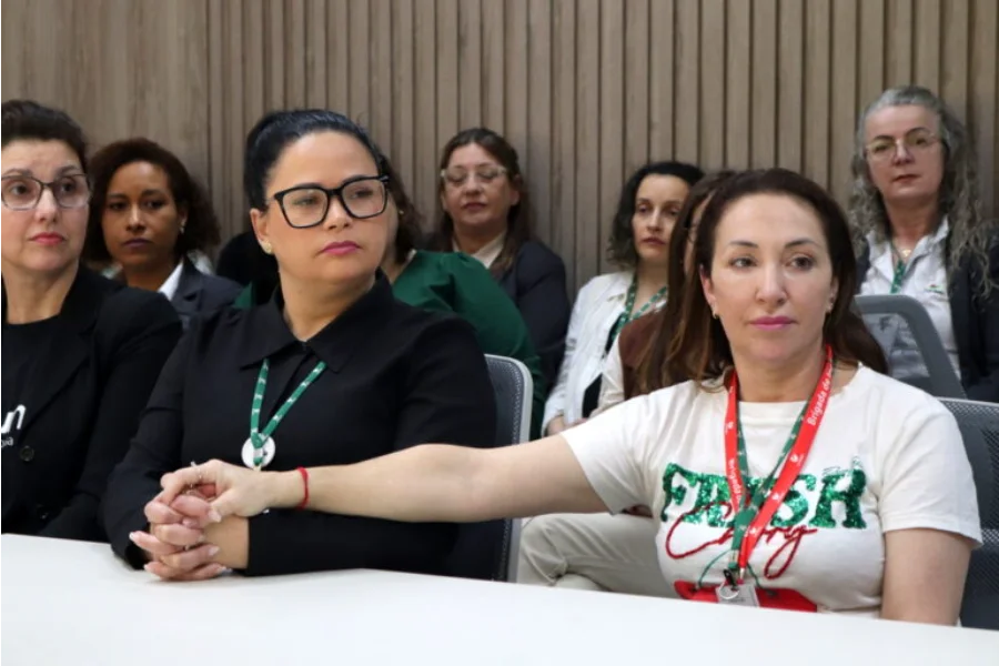 Unesc celebra o Dia da Secretária com homenagem Secretárias e secretários, durante a cerimônia de homenagem pelo Dia da Secretária, em uma das salas da Reitoria.